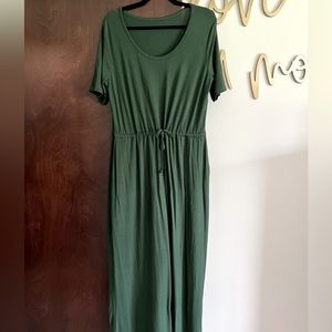 NWOT Cute Tie Waist Comfy Maxi Dress
